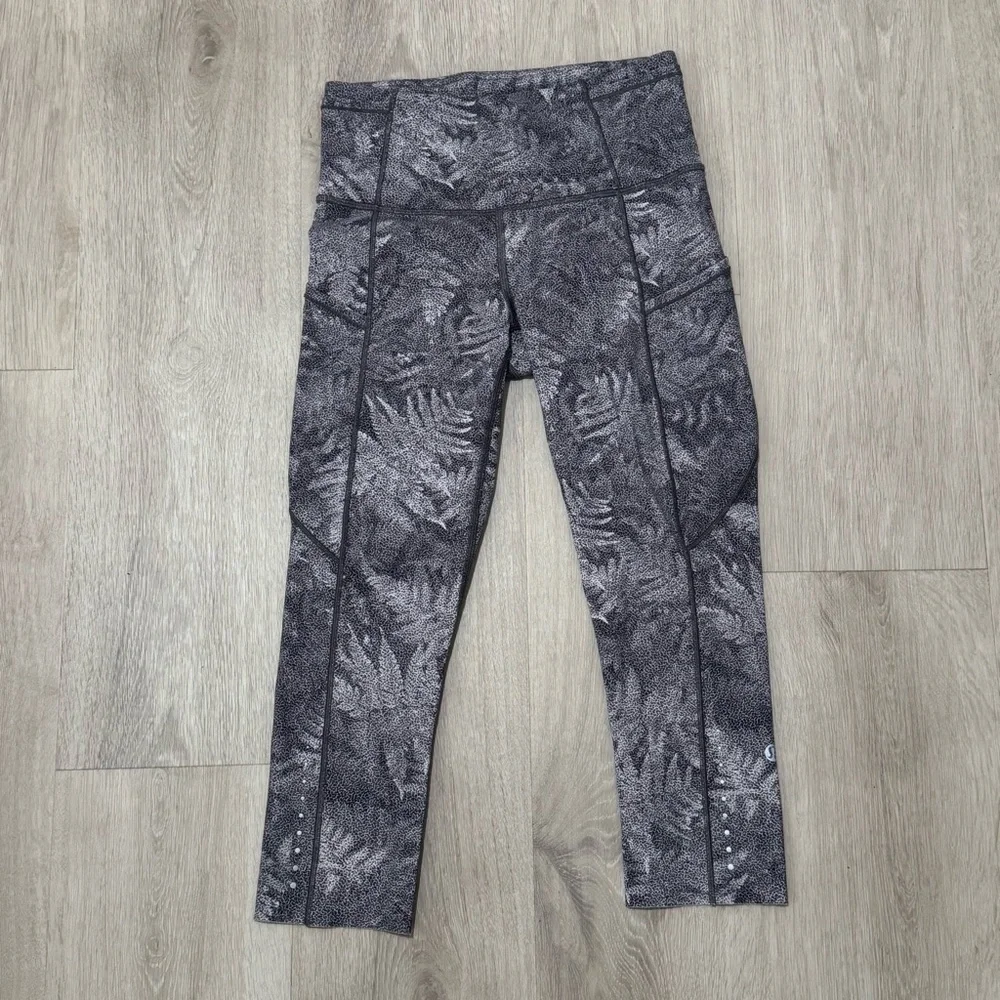 lululemon black grey white fast free kindred spirit alpine 19” cropped leggings